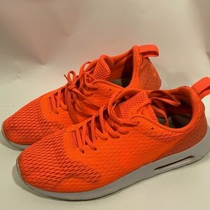 Nike Air Max Tavas - Men's Size 12 - SE Total Crimson